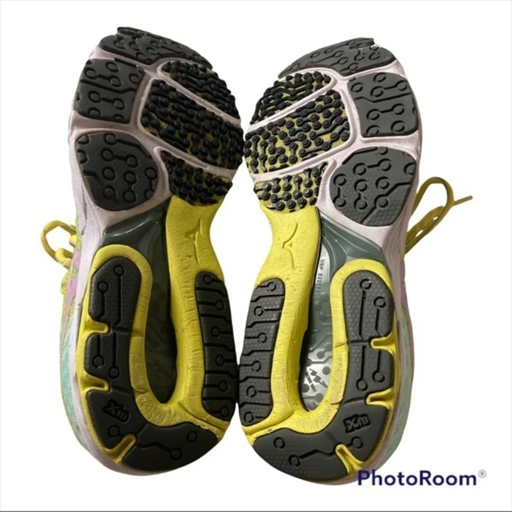 Mizuno Wave Sayonara Women's Size‎ 7 Running Shoes J1GD133068 Green Yellow Pink